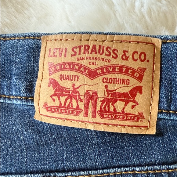 Levi's Classic Bermuda Medium Blue Denim Shorts - Picture 2 of 7